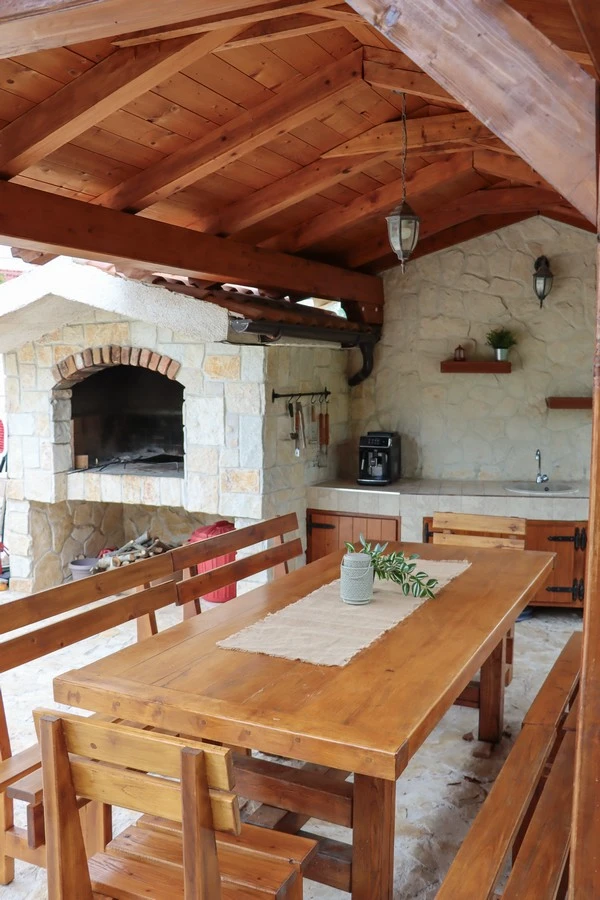 outside sitting aria