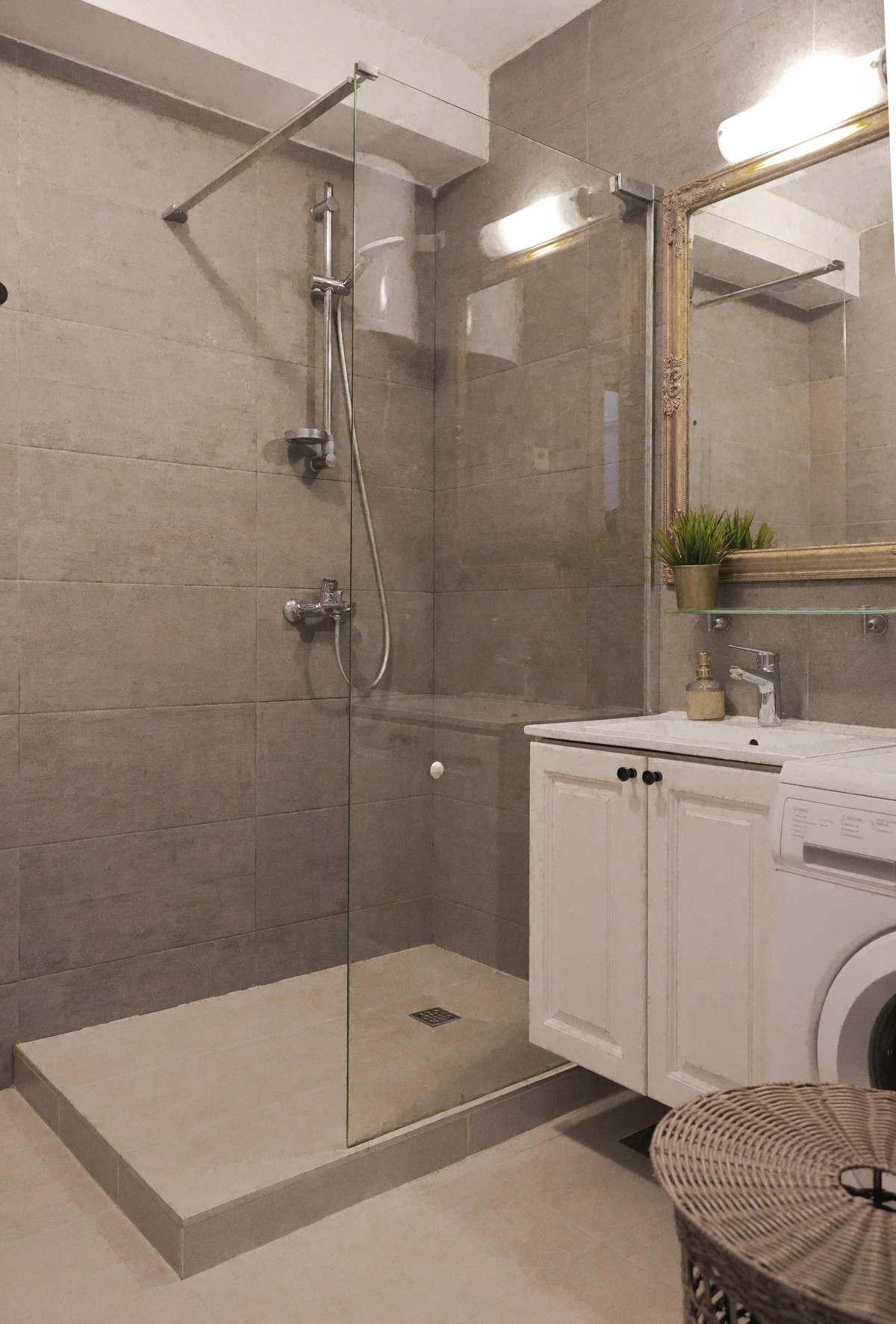 apartment-2 bathroom