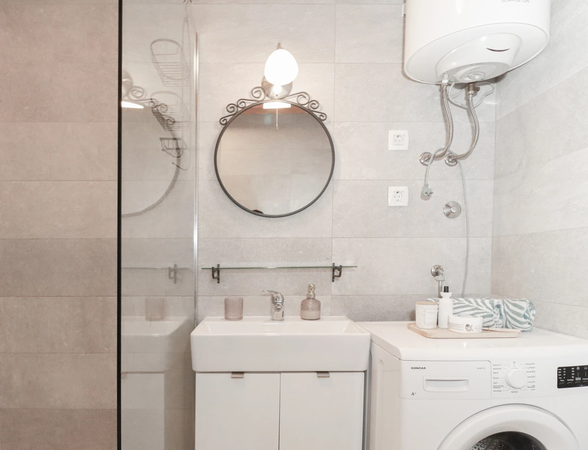 apartment-4 bathroom